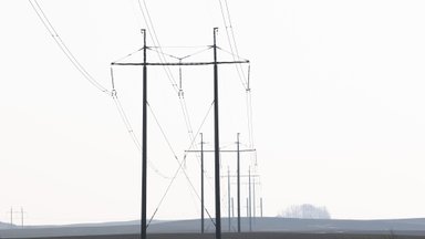 Milijonams Pietų Europos gyventojų likus be elektros pranešama, kad Lietuvos elektros perdavimo sistema veikia sklandžiai