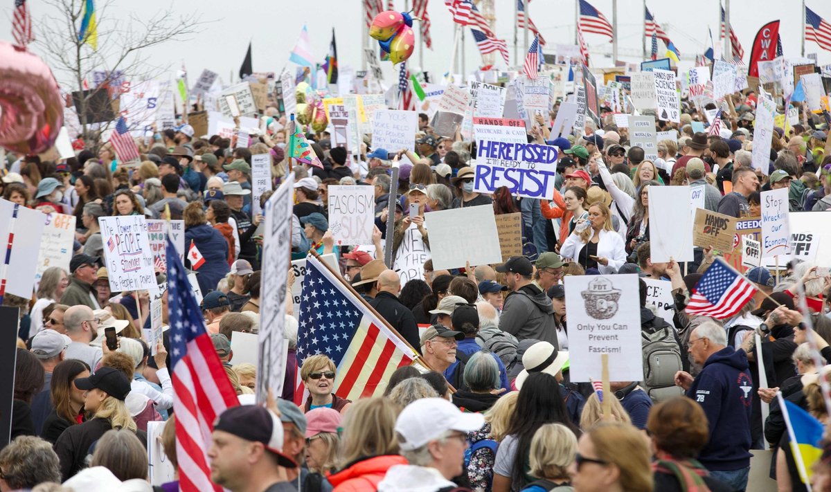 Amerikiečiai protestuoja prieš Donaldo Trumpo administraciją