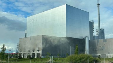 Большой пожар в Каунасском районе – горит предприятие по переработке отходов