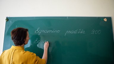 Po bandomųjų egzaminų mokiniai nebenori eiti į pamokas: jau kyla nepasitenkinimas